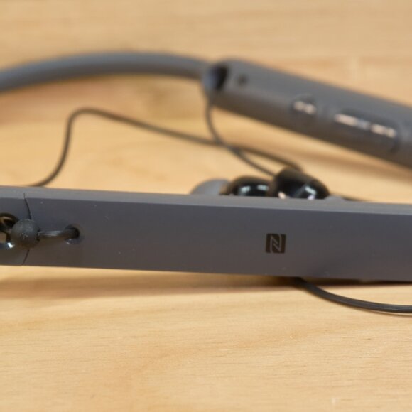 Sony WI-C400 / Wireless In Ear Bluetooth Headphones / Neckband Style / Tested - Picture 3 of 5